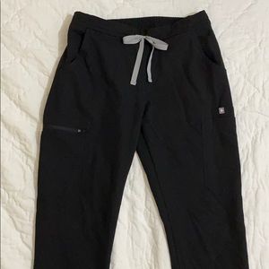 XS Figs skinny Yola scrub pants in black